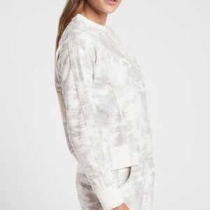 Athleta Farallon Print Sweatshirt in Inversion Light Gray size S